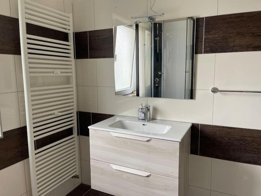 Duesseldorf Messe And Airport, 2-Bedroom Apartment With Kitchen And Garden 뒤스부르크 외부 사진